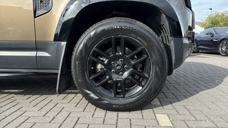 Land Rover Defender 90 Diesel 3.0 D200 Hard Top Auto